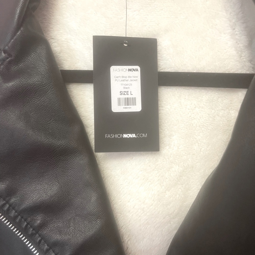 Fashion Nova leather jacket with shepra lining - size Large - Picture 4 of 4